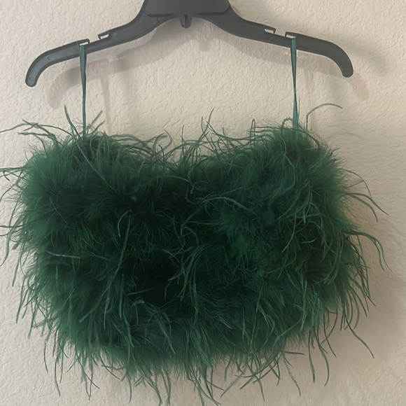 LAMARQUE Off-The-Shoulder Sleeveless Crop Top - Picture 4 of 6